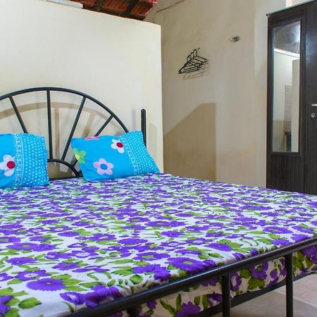 Raikar Guest House Bogmalo Beach Extérieur photo