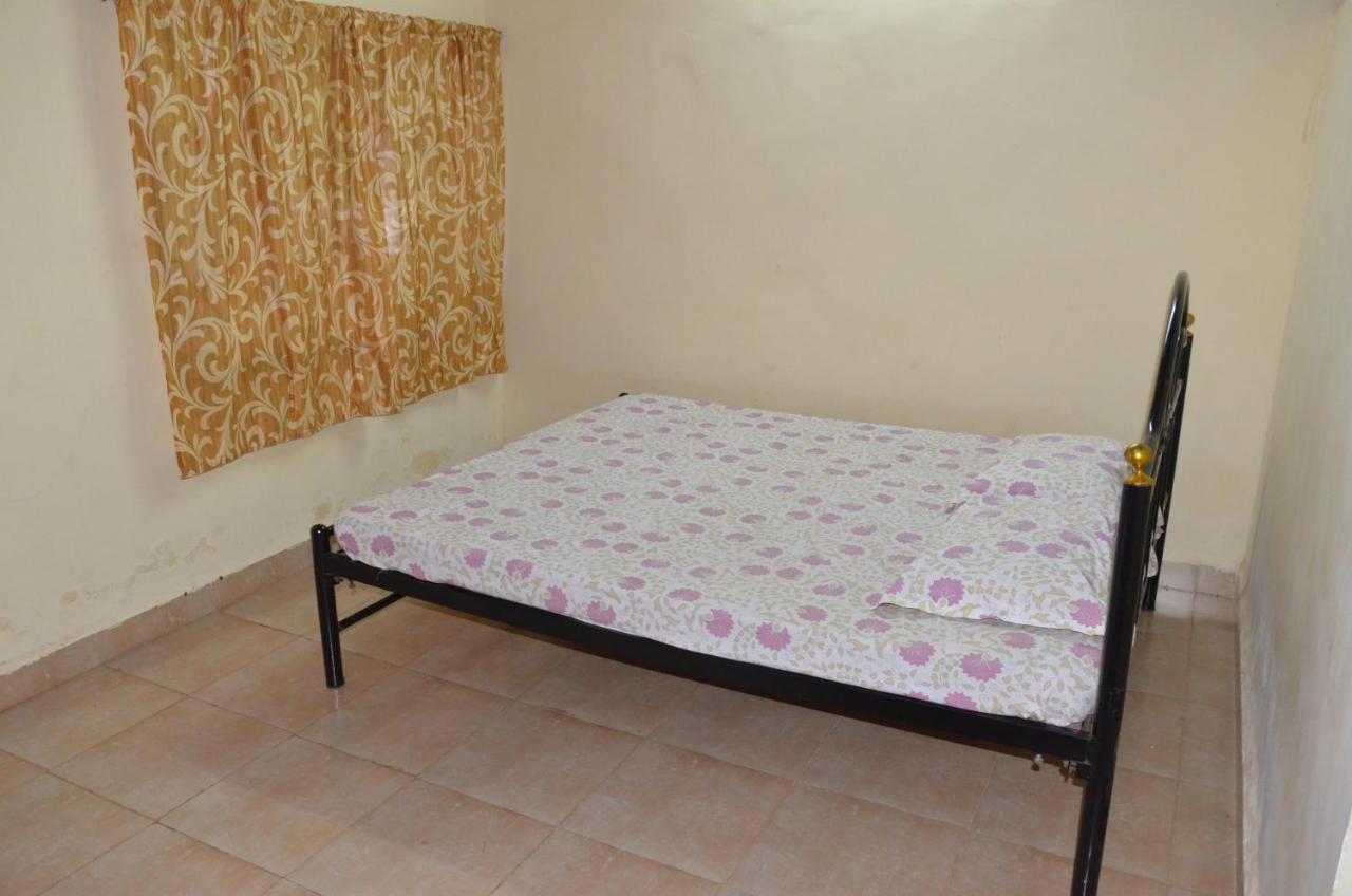 Raikar Guest House Bogmalo Beach Extérieur photo
