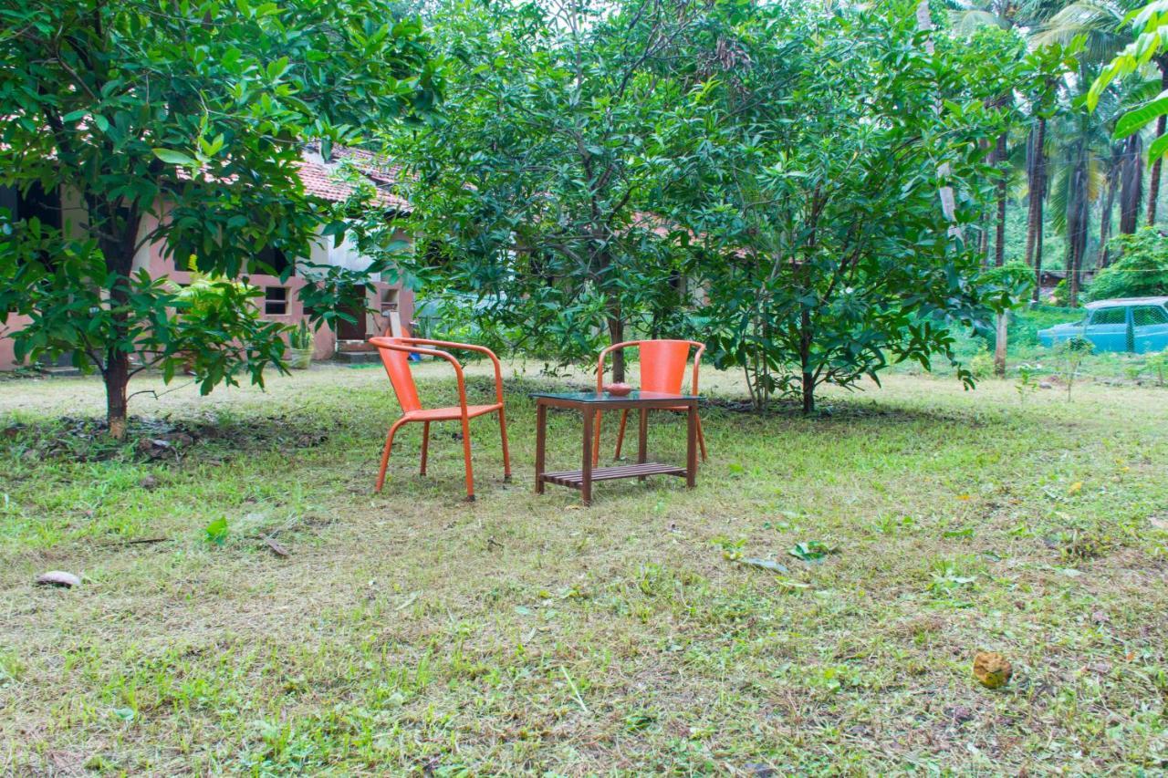 Raikar Guest House Bogmalo Beach Extérieur photo