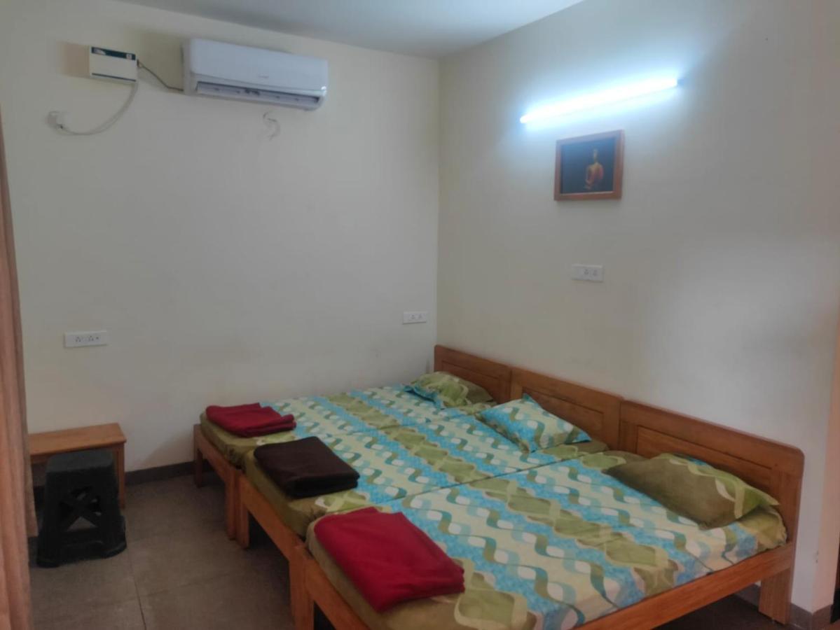 Raikar Guest House Bogmalo Beach Extérieur photo