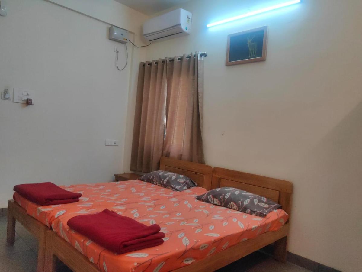 Raikar Guest House Bogmalo Beach Extérieur photo