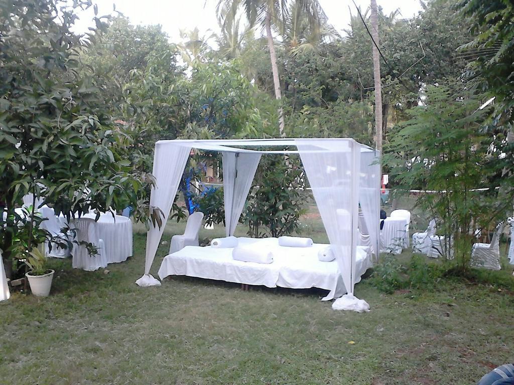 Raikar Guest House Bogmalo Beach Extérieur photo