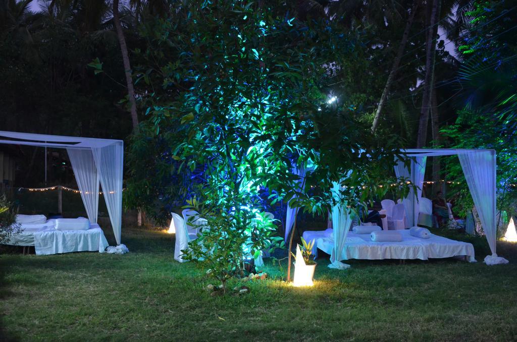 Raikar Guest House Bogmalo Beach Extérieur photo
