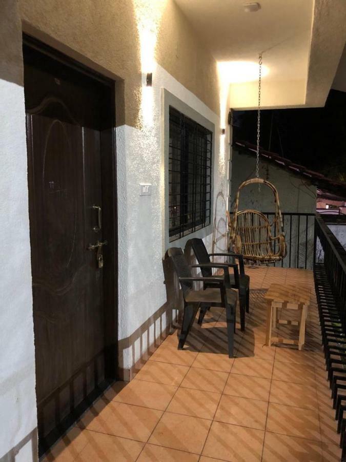 Raikar Guest House Bogmalo Beach Extérieur photo